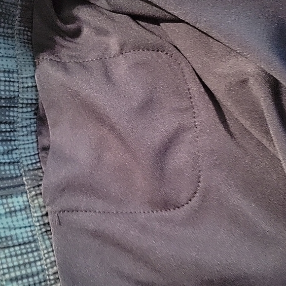 Athletic shorts - Picture 3 of 4